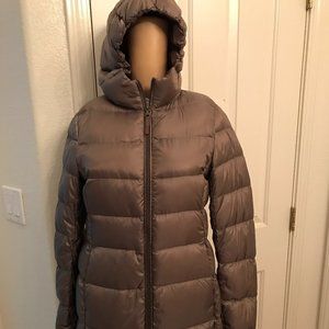 NWOT UNIQLO Ultra Light Down Long Coat hoodie Medium in size Coffee Bean color